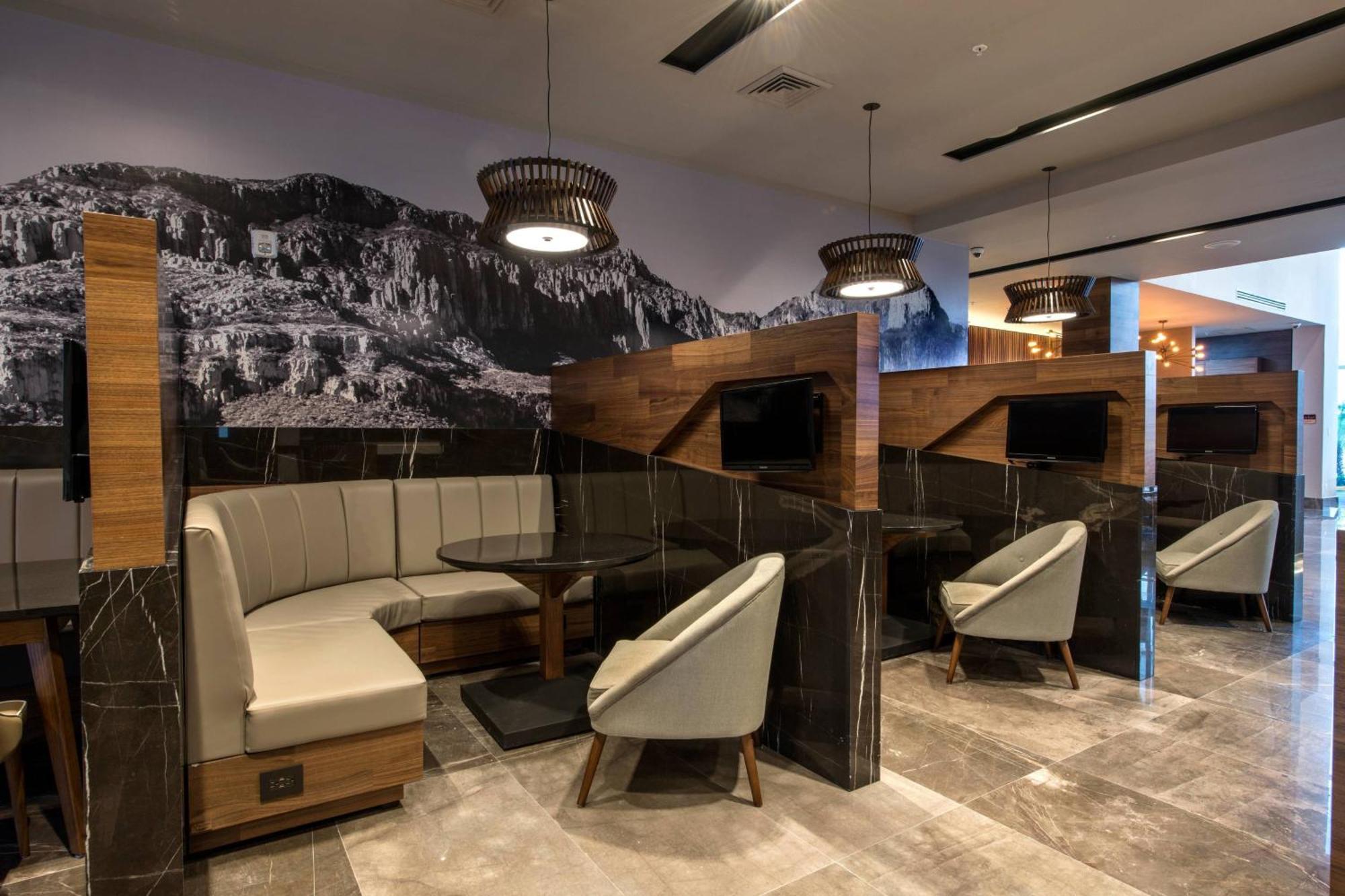 Courtyard By Marriott San Luis Potosi, Los Lagos Kültér fotó