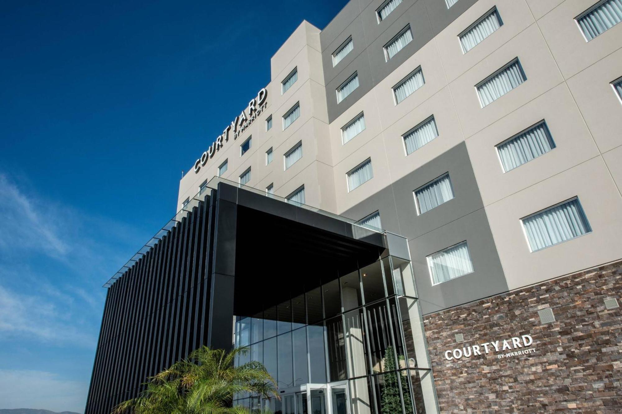 Courtyard By Marriott San Luis Potosi, Los Lagos Kültér fotó